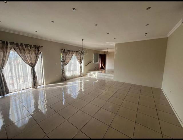 4 BEDROOM HOUSE FOR SALE IN GLENVISTA